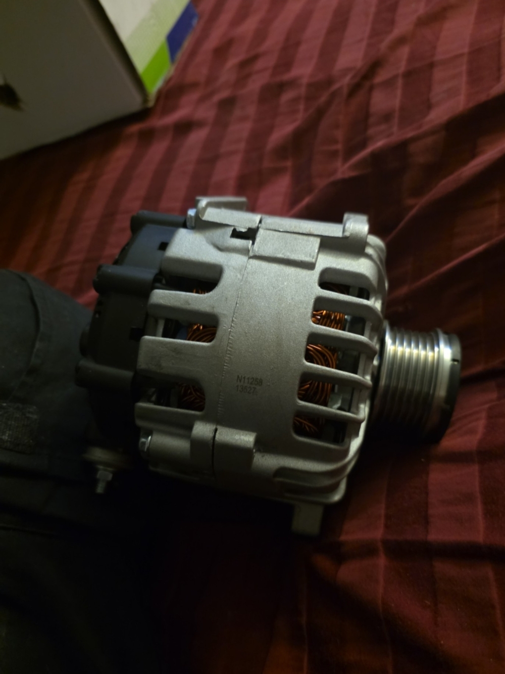 2013 Nissan Rouge 2.5 L4 Automotive Alternator - Silver/Gray